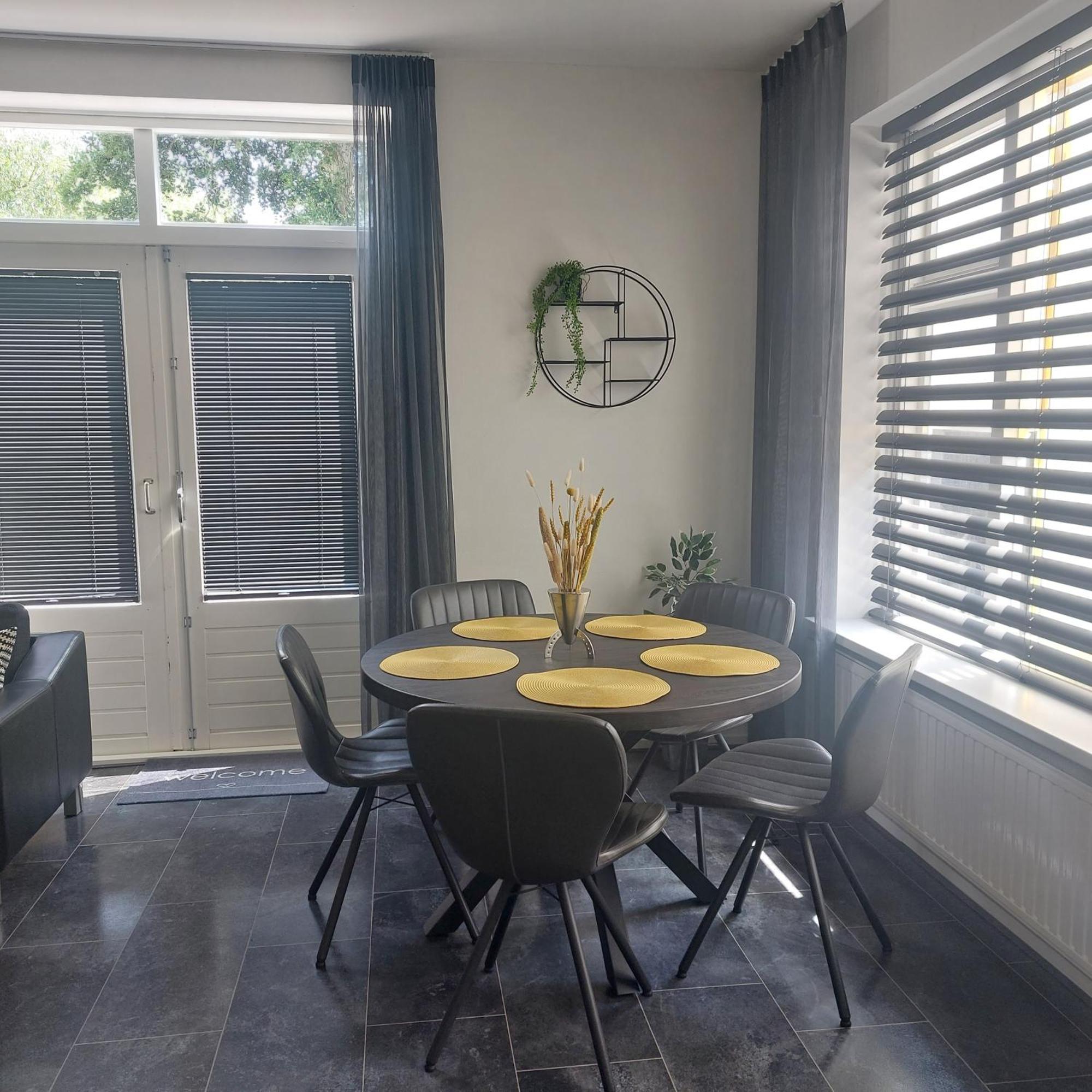 Hof Christina Vakantiewoningen Vrouwenpolder Esterno foto